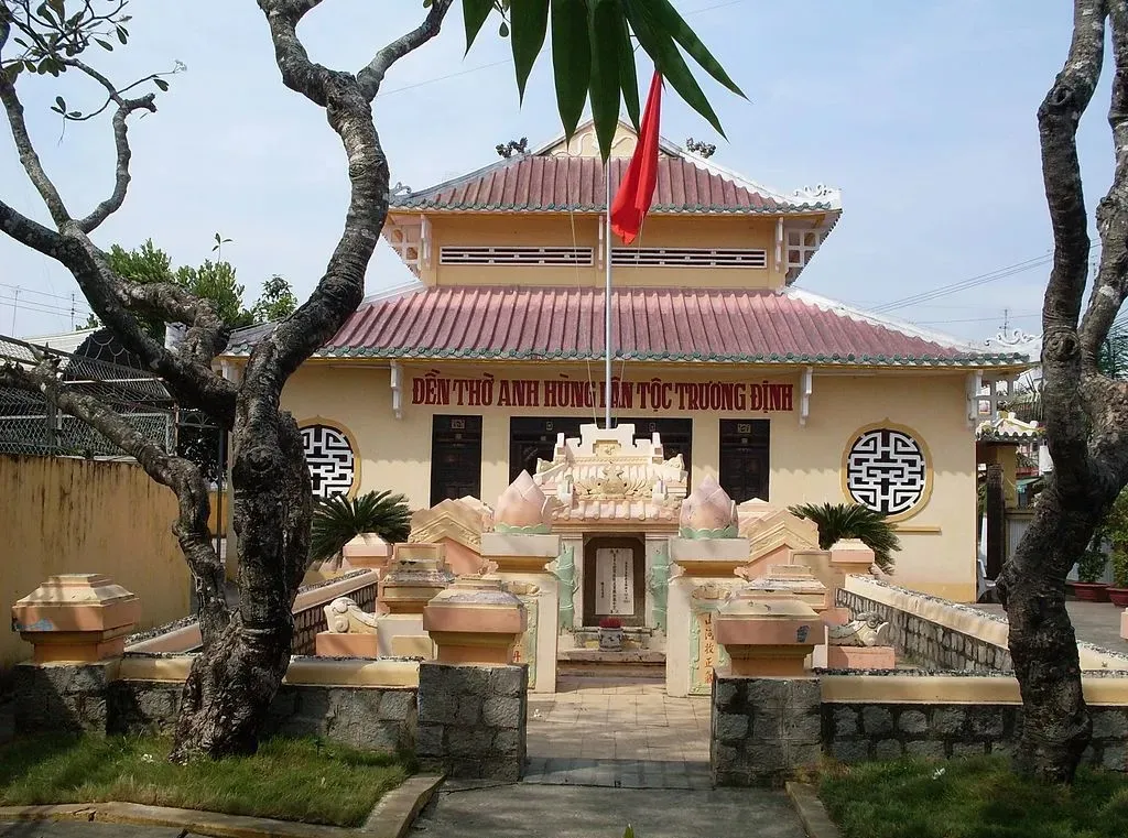 Lăng mộ và Đền thờ Trương Định