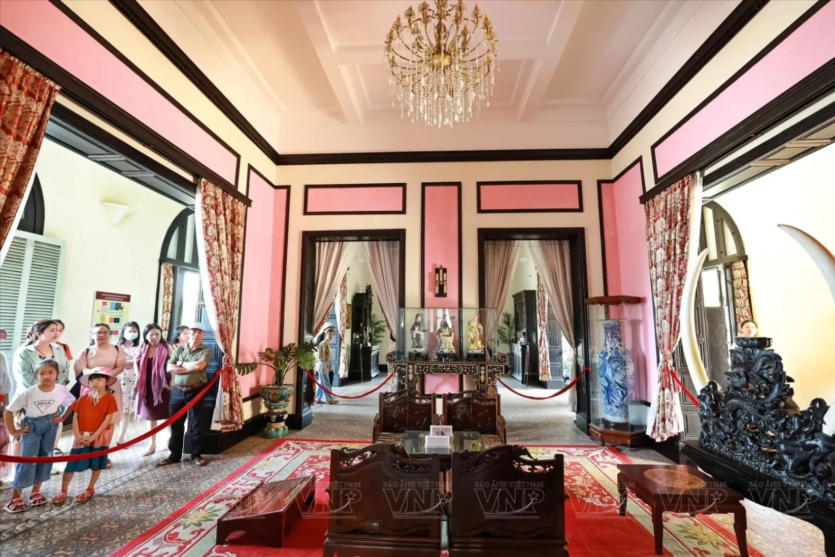 Tổng quan Bạch Dinh