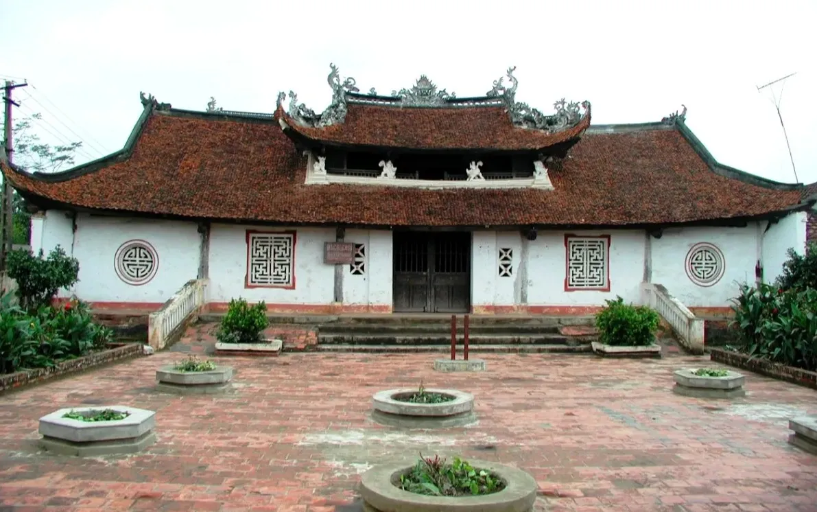 Toàn cảnh đình Ngọc Canh năm 2002