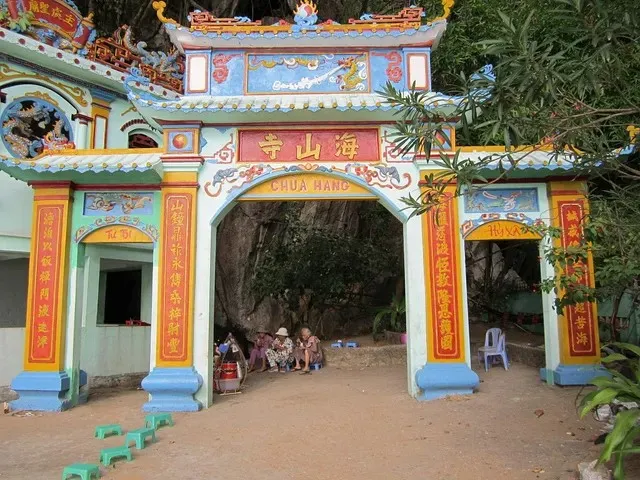 Chùa Hang (Chùa Hải Sơn)