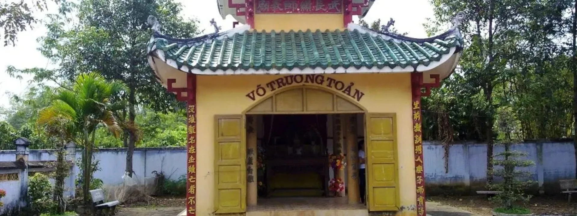 Mộ Nhà Giáo Võ Trường Toản