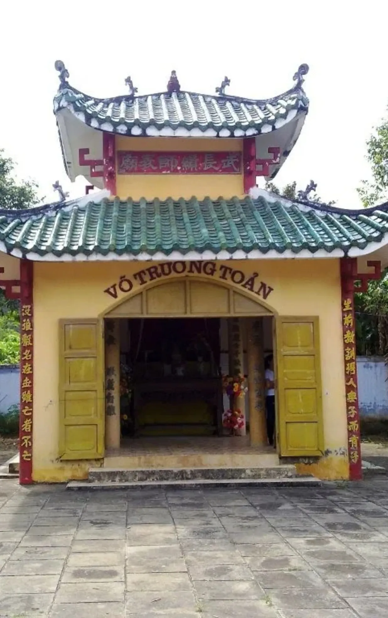 Mộ Nhà Giáo Võ Trường Toản