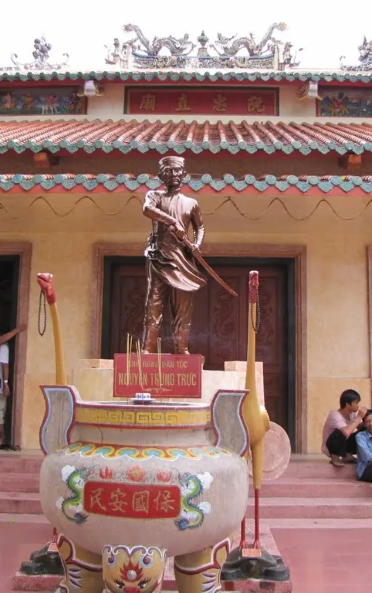 Đình thần Nguyễn Trung Trực