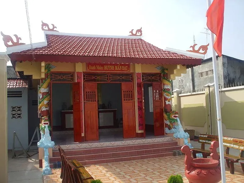 Mộ Huỳnh Mẫn Đạt