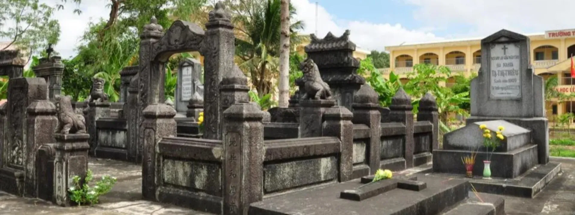 Khu mộ dòng họ Tạ