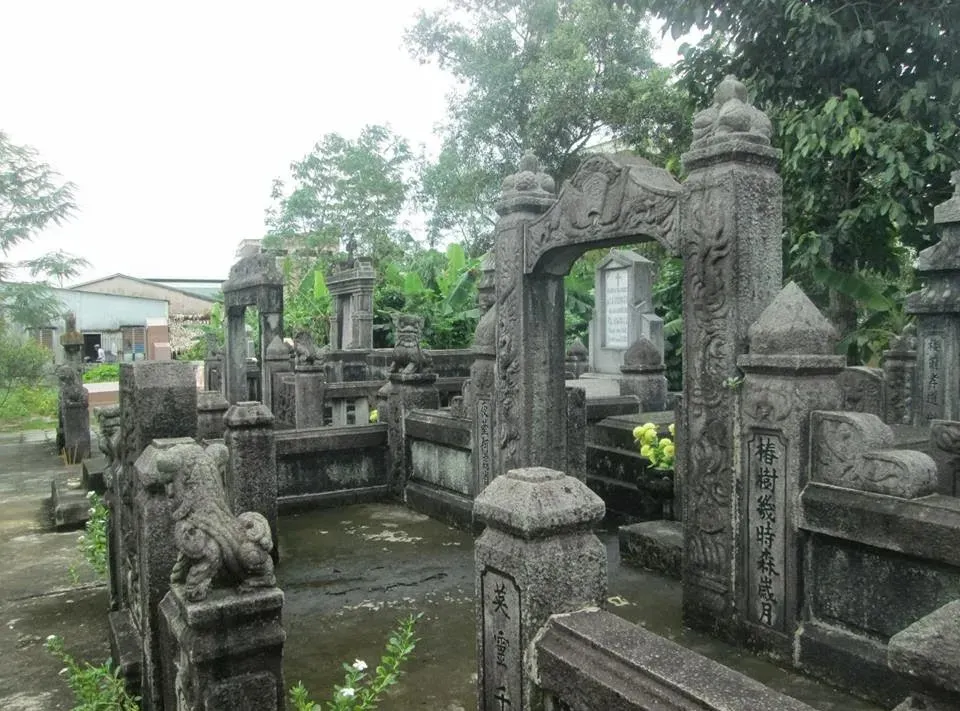 Khu mộ dòng họ Tạ