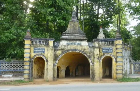 Chùa Hang (Chùa Kom Pông Chrây)