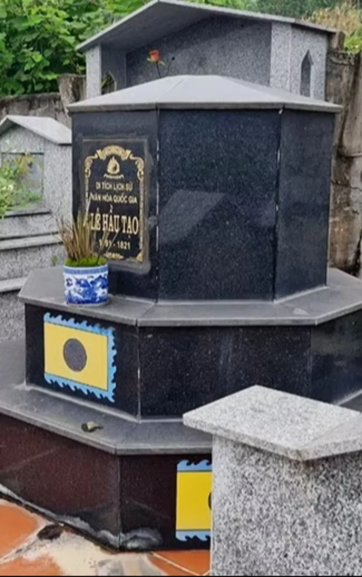 Mộ Và Nhà Thờ Lê Hầu Tạo
