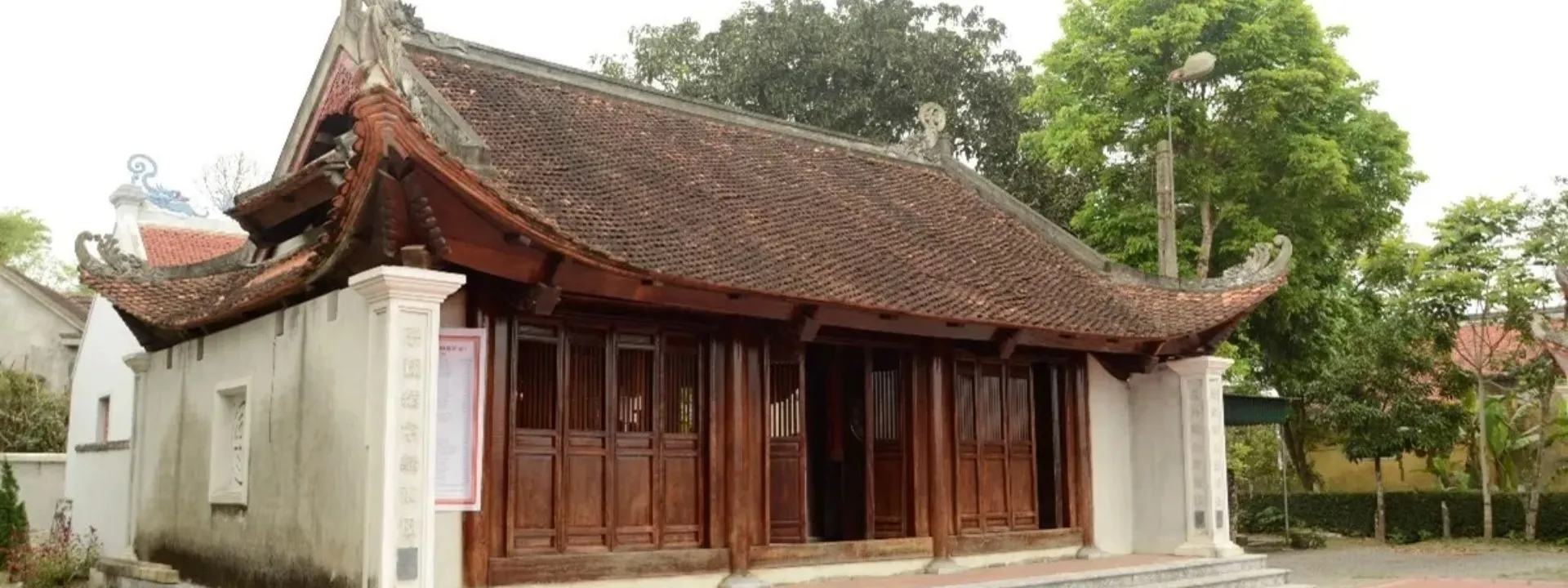 Đền Thờ Và Mộ Ngô Phúc Vạn