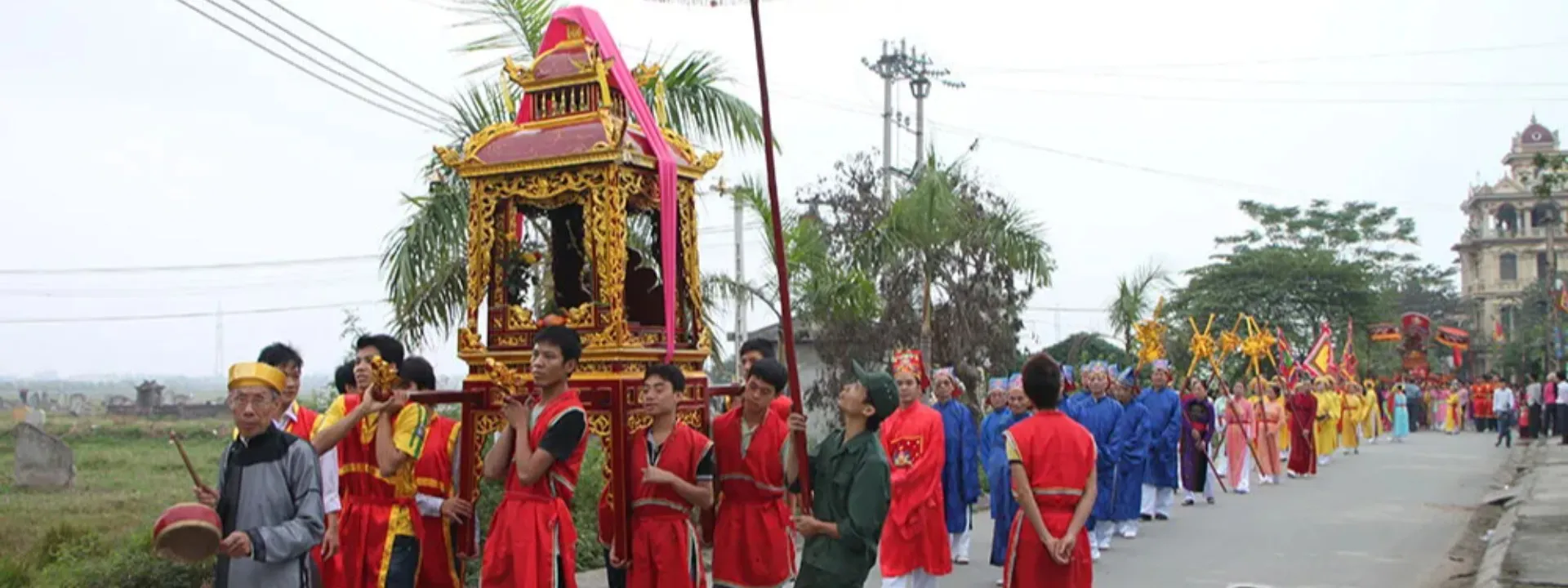 Hội làng Hạ Thái
