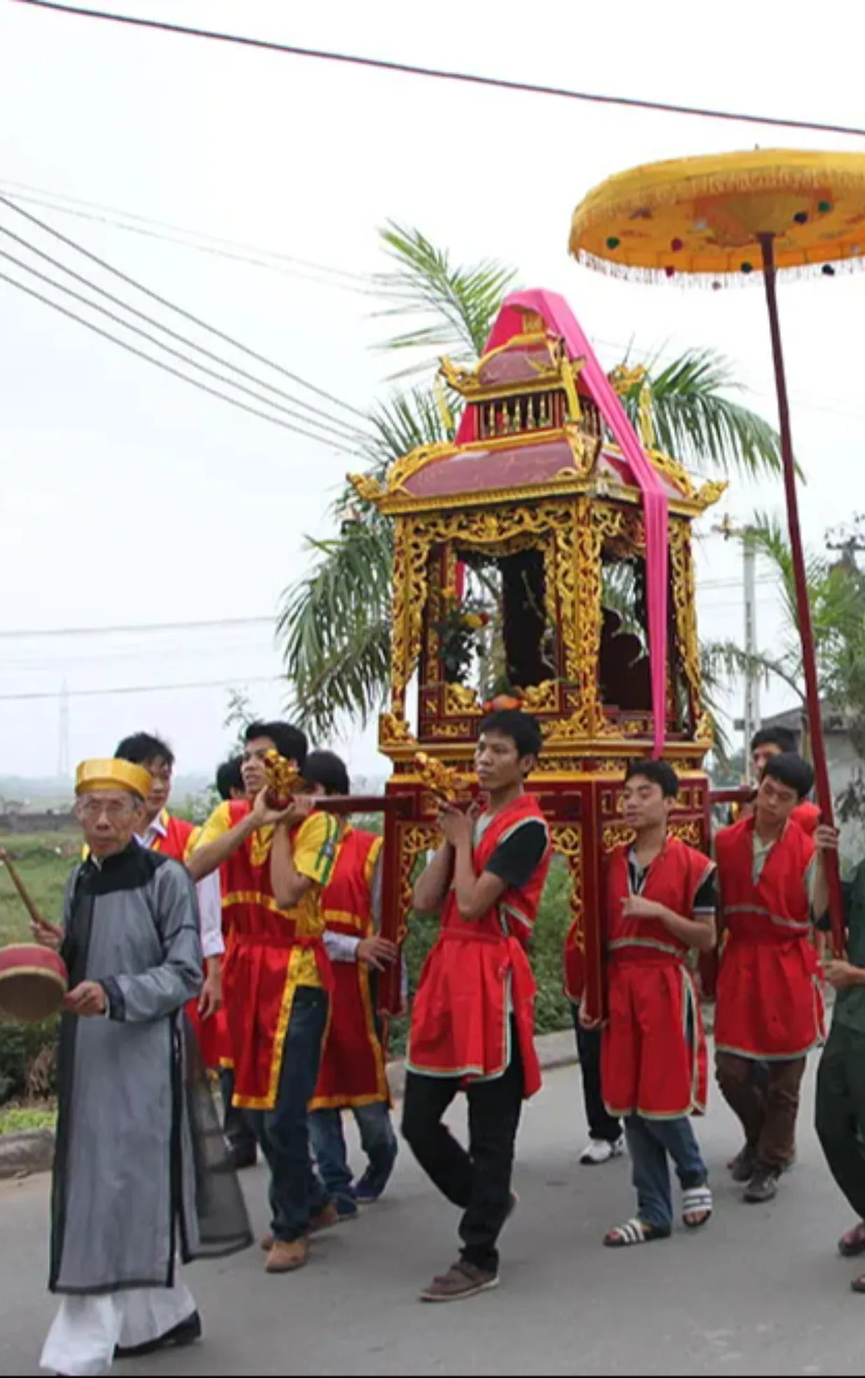 Hội làng Hạ Thái