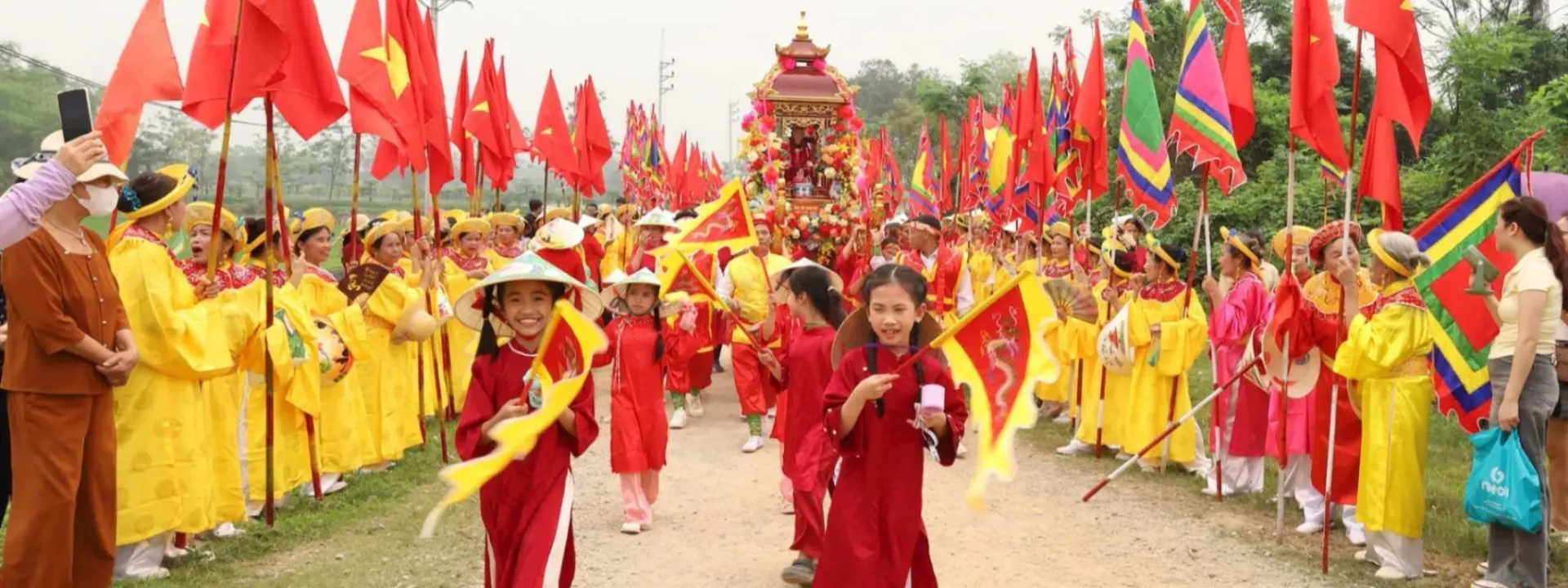 Hội làng Giữa Quýt