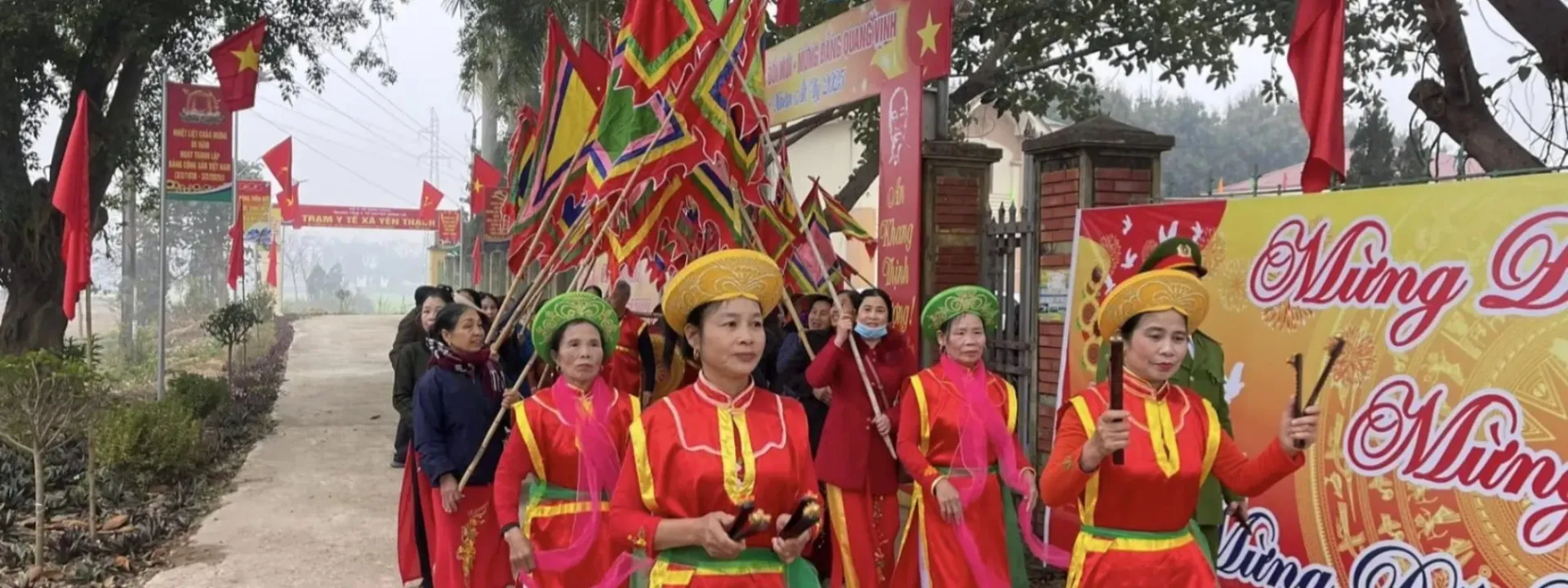 Lễ hội Khai xuân - khai sắc đền Bạch