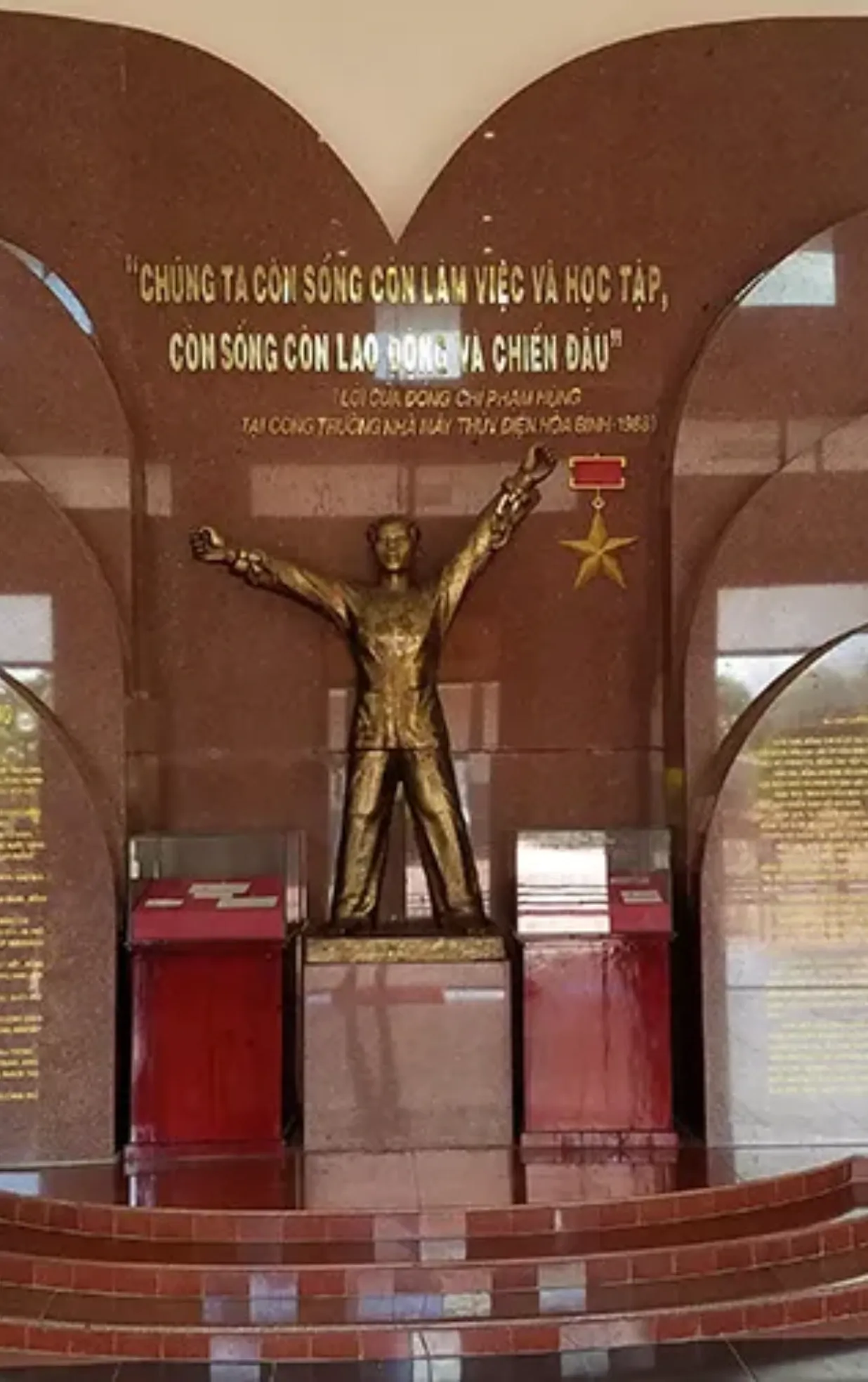 Khu Lưu Niệm Đồng Chí Phạm Hùng