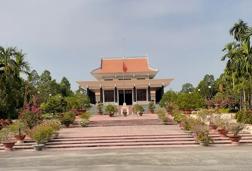Khu Lưu Niệm Đồng Chí Phạm Hùng