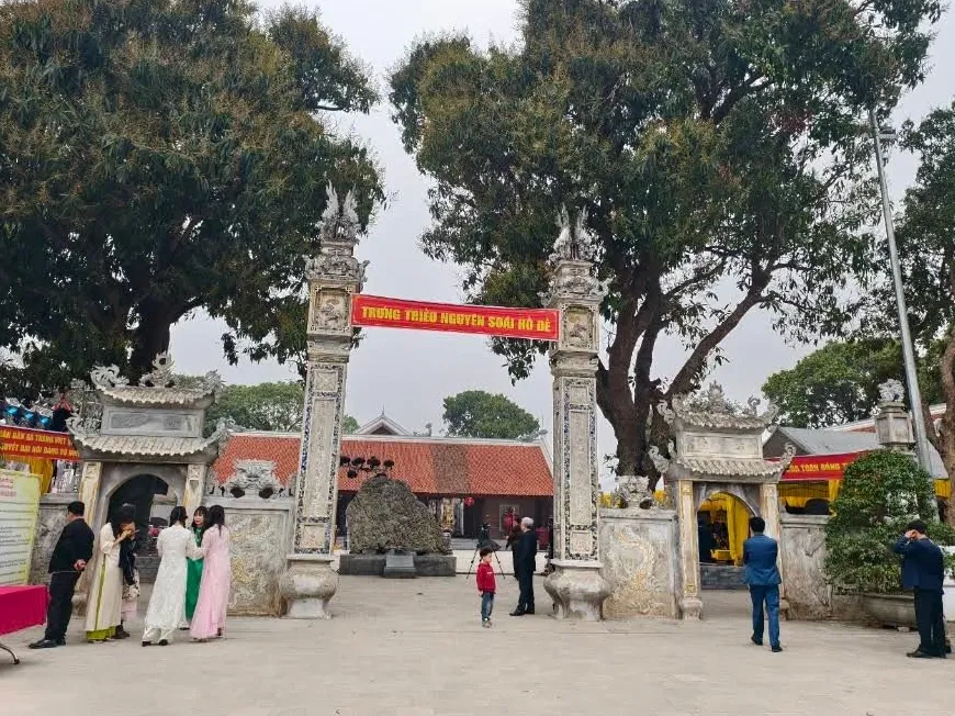 Tổng quan Đền Hồ Đề