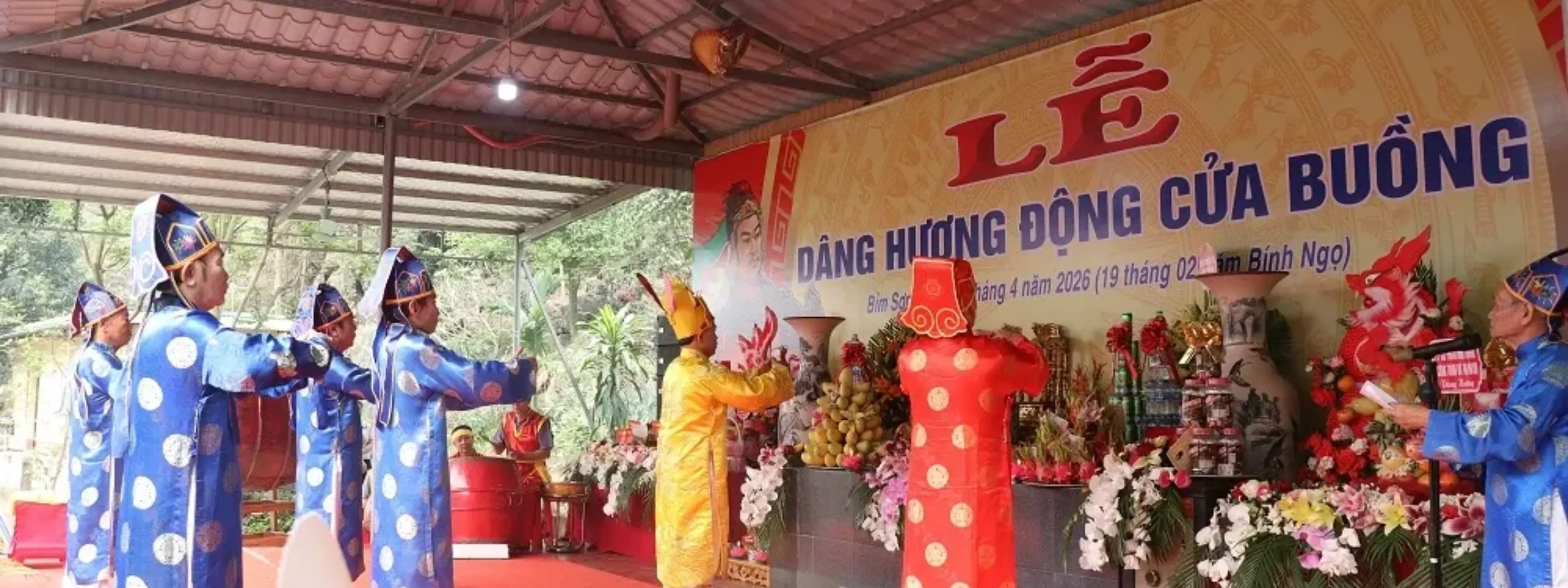 Lễ dâng hương Động Cửa buồng