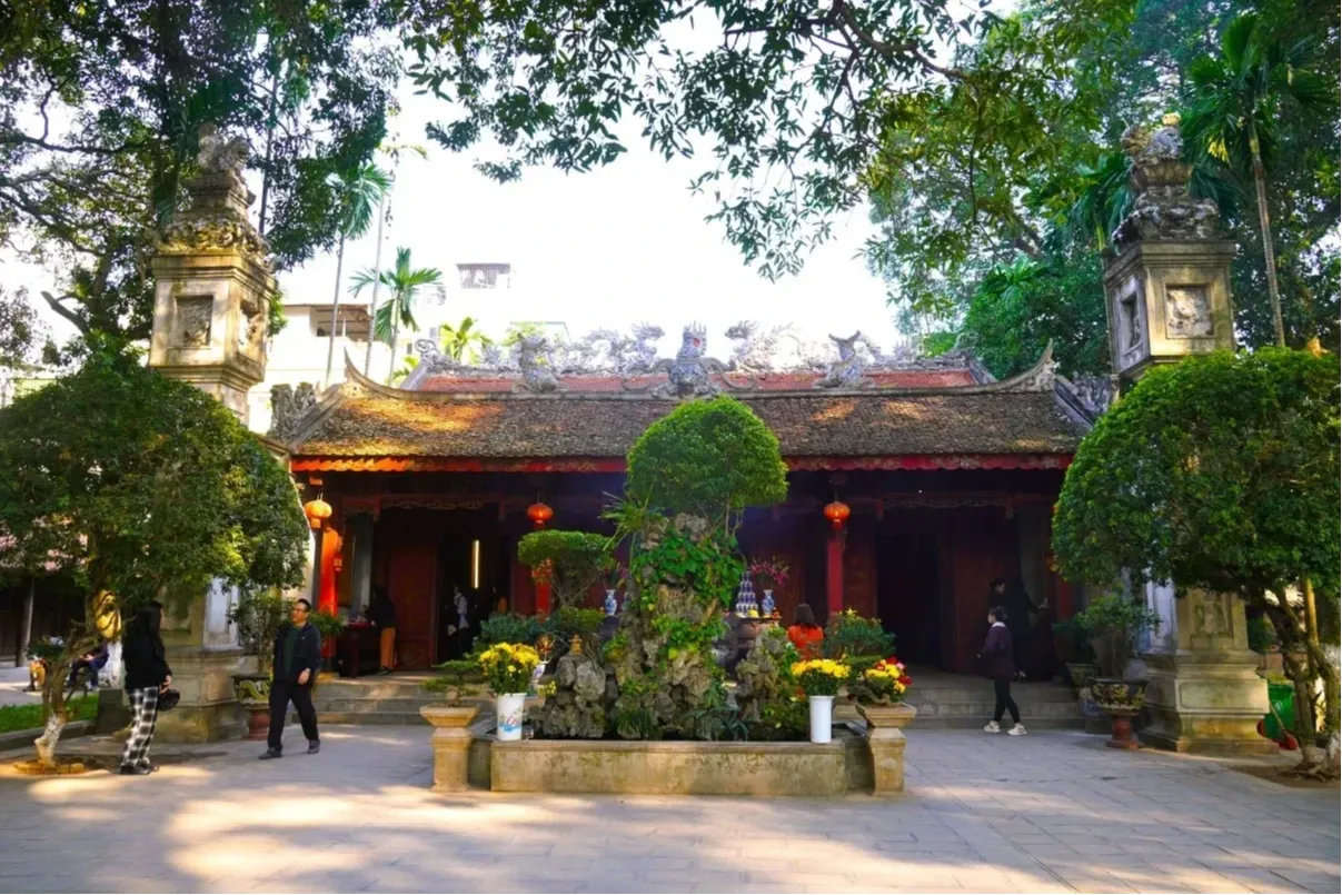 Cảnh quan Đền Quán Thánh