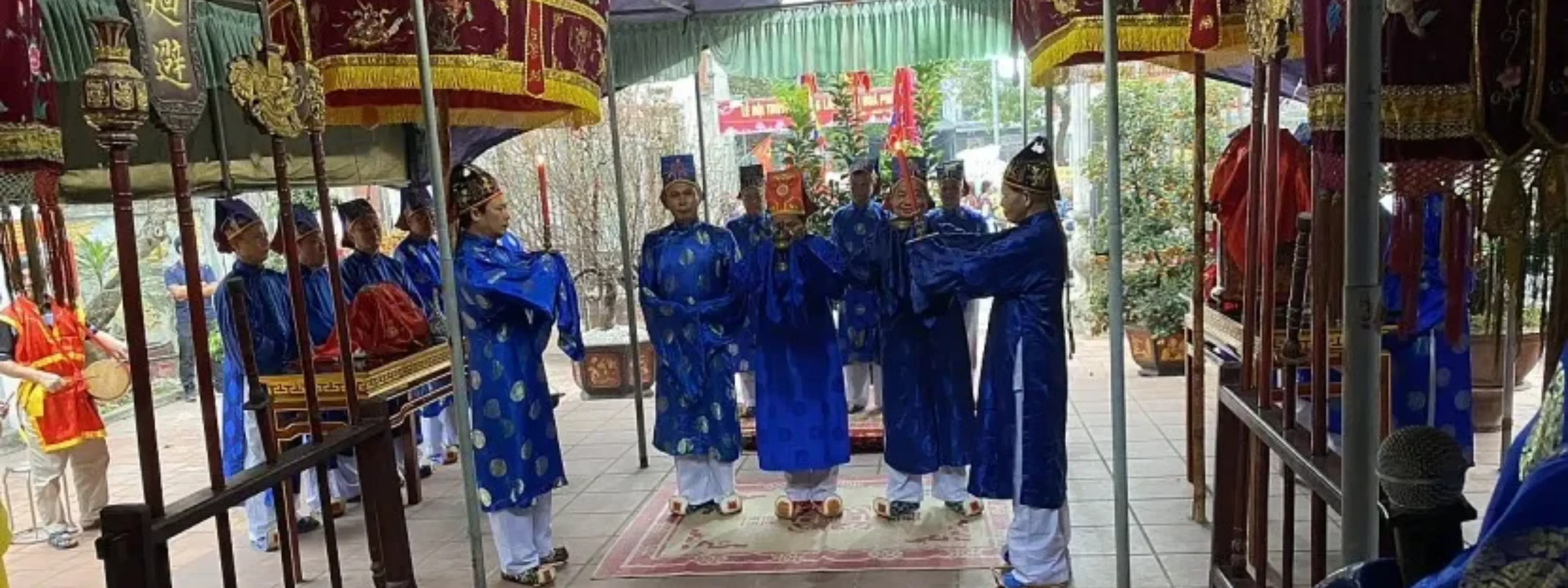 Hội đình làng Phú Vinh