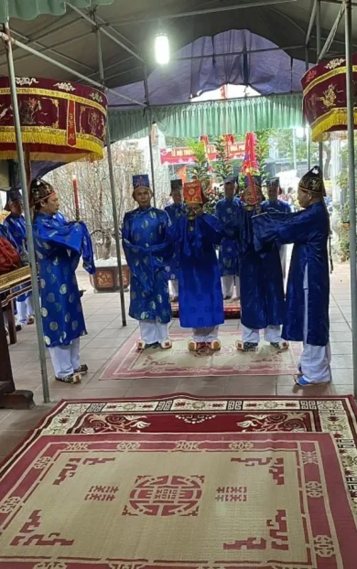 Hội đình làng Phú Vinh