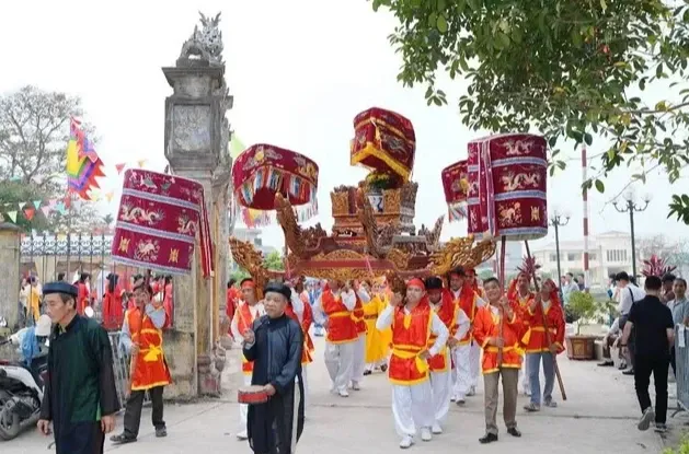 Hội đình làng Tạ Xá