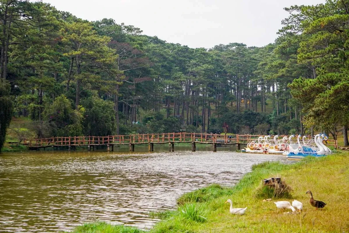 Tổng quan Hồ Than Thở