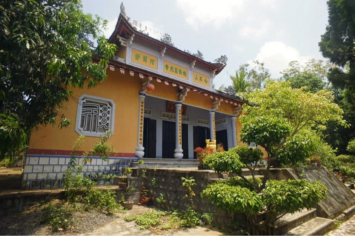 Chùa Từ Quang (chùa Đá Trắng)