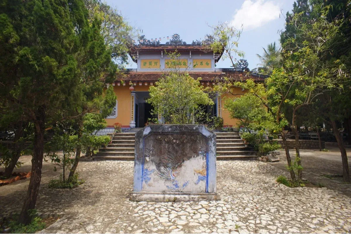 Tổng quan Chùa Từ Quang (chùa Đá Trắng)