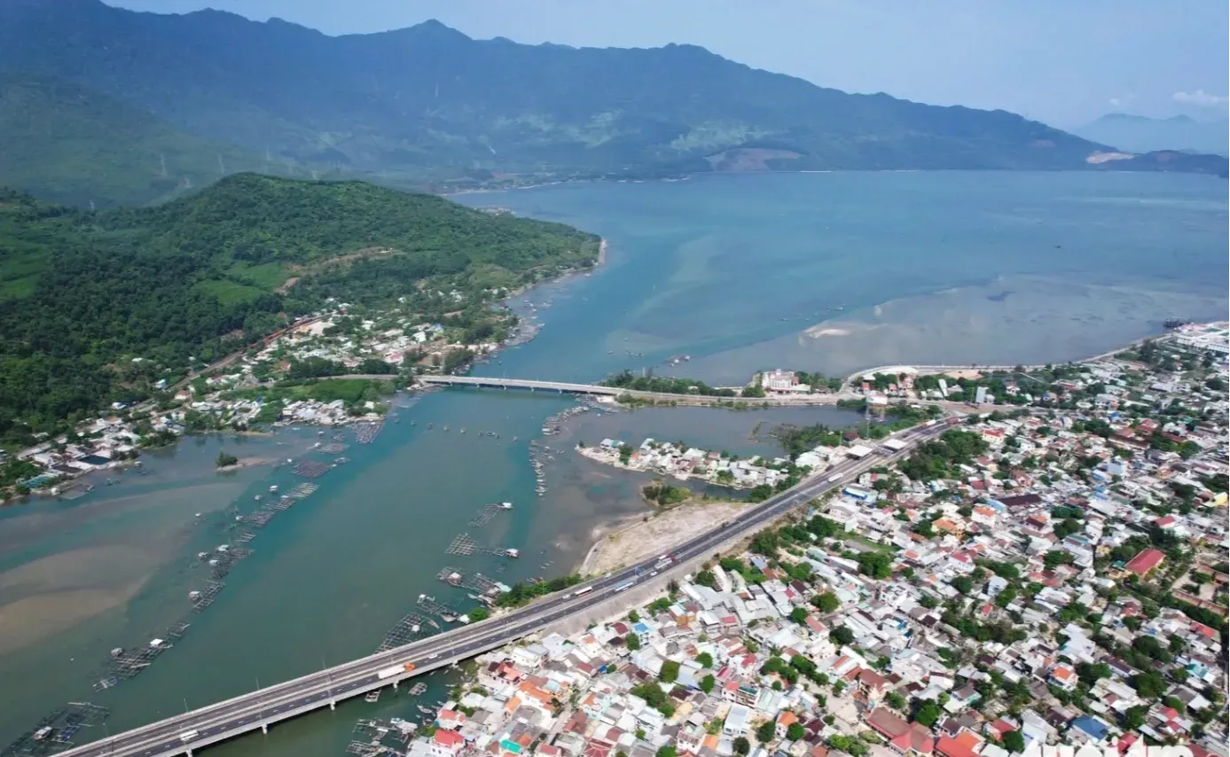 Tổng quan Vịnh Lăng Cô
