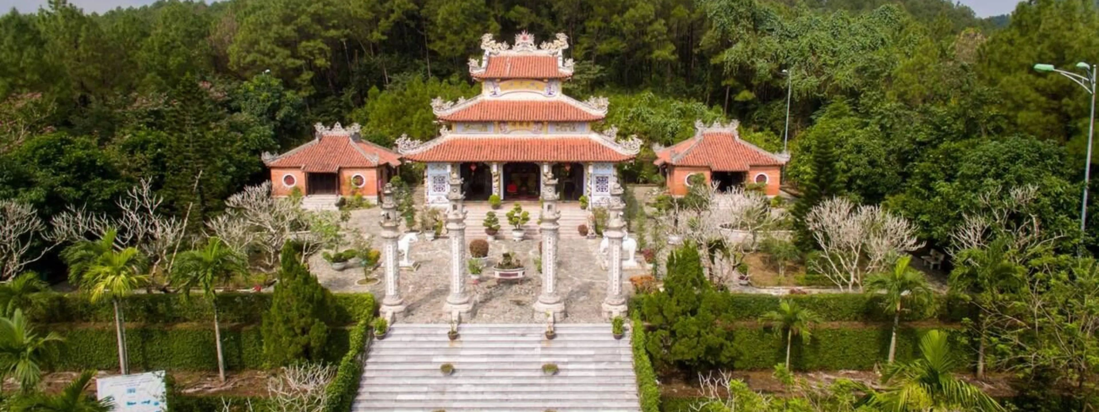 Đền Huyền Trân