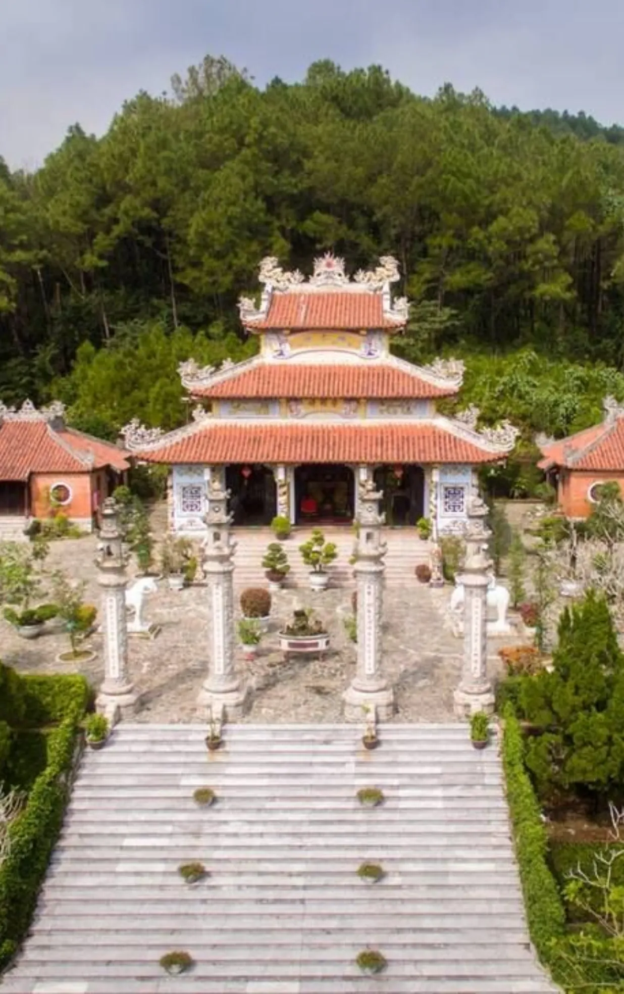 Đền Huyền Trân
