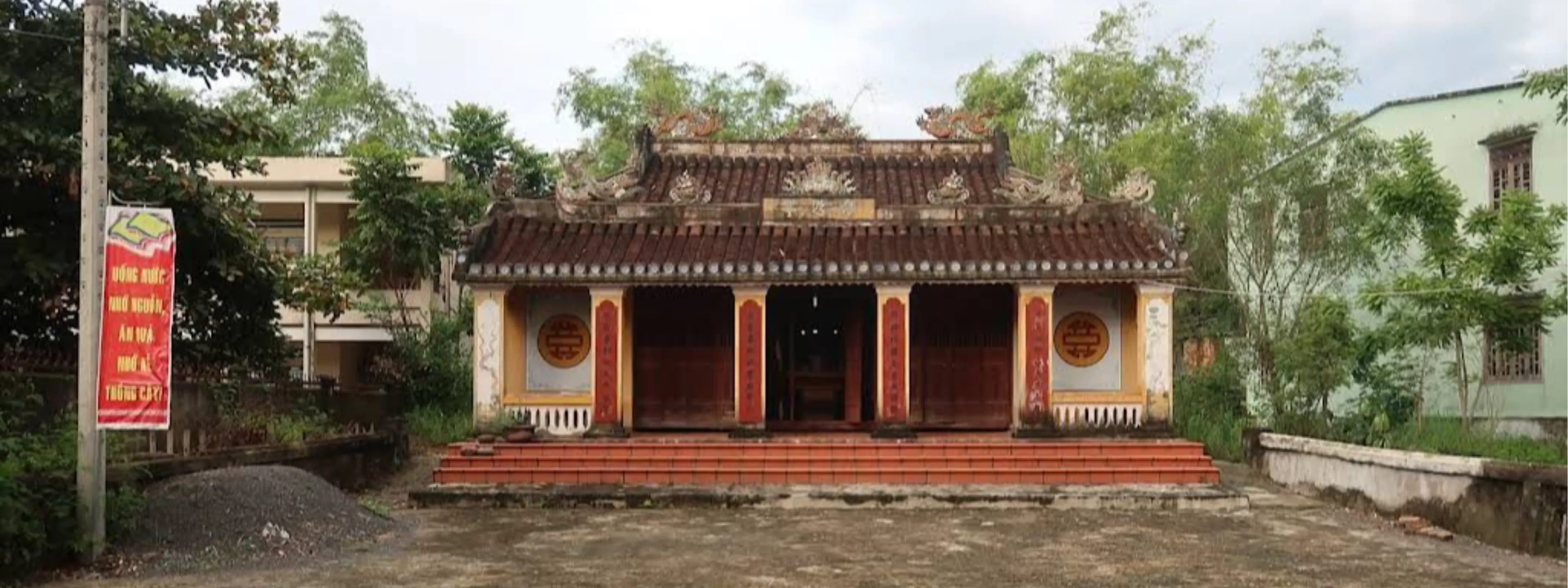 Đình làng Cẩm Toại