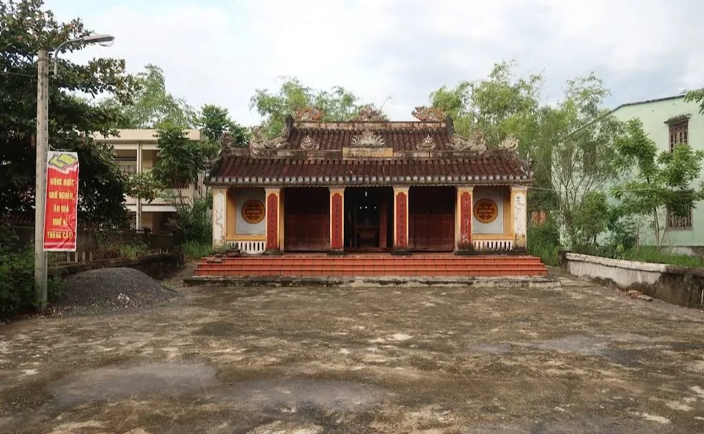Đình làng Cẩm Toại