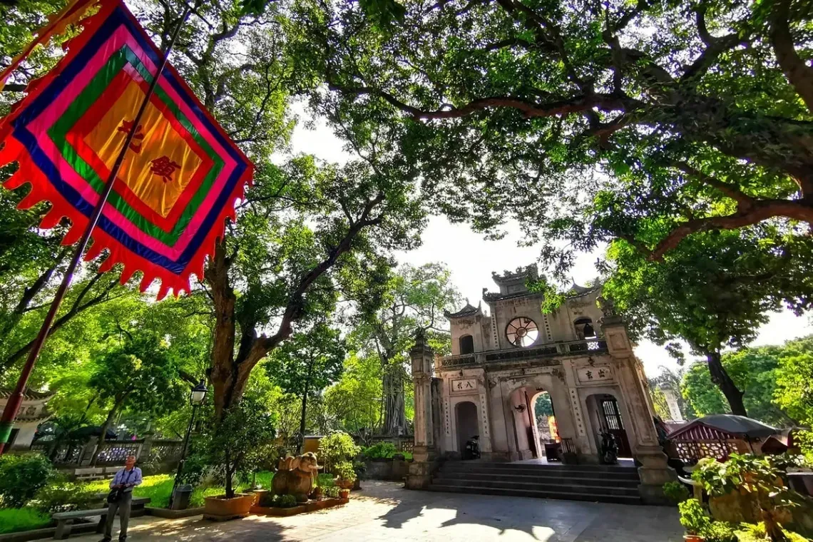 Thăng Long Tứ Trấn