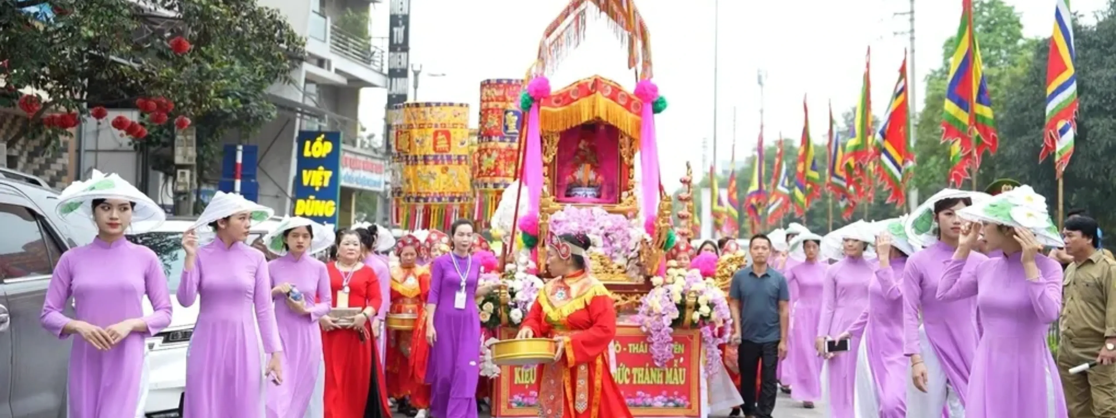 Lễ hội Đền mẫu Phố Cò