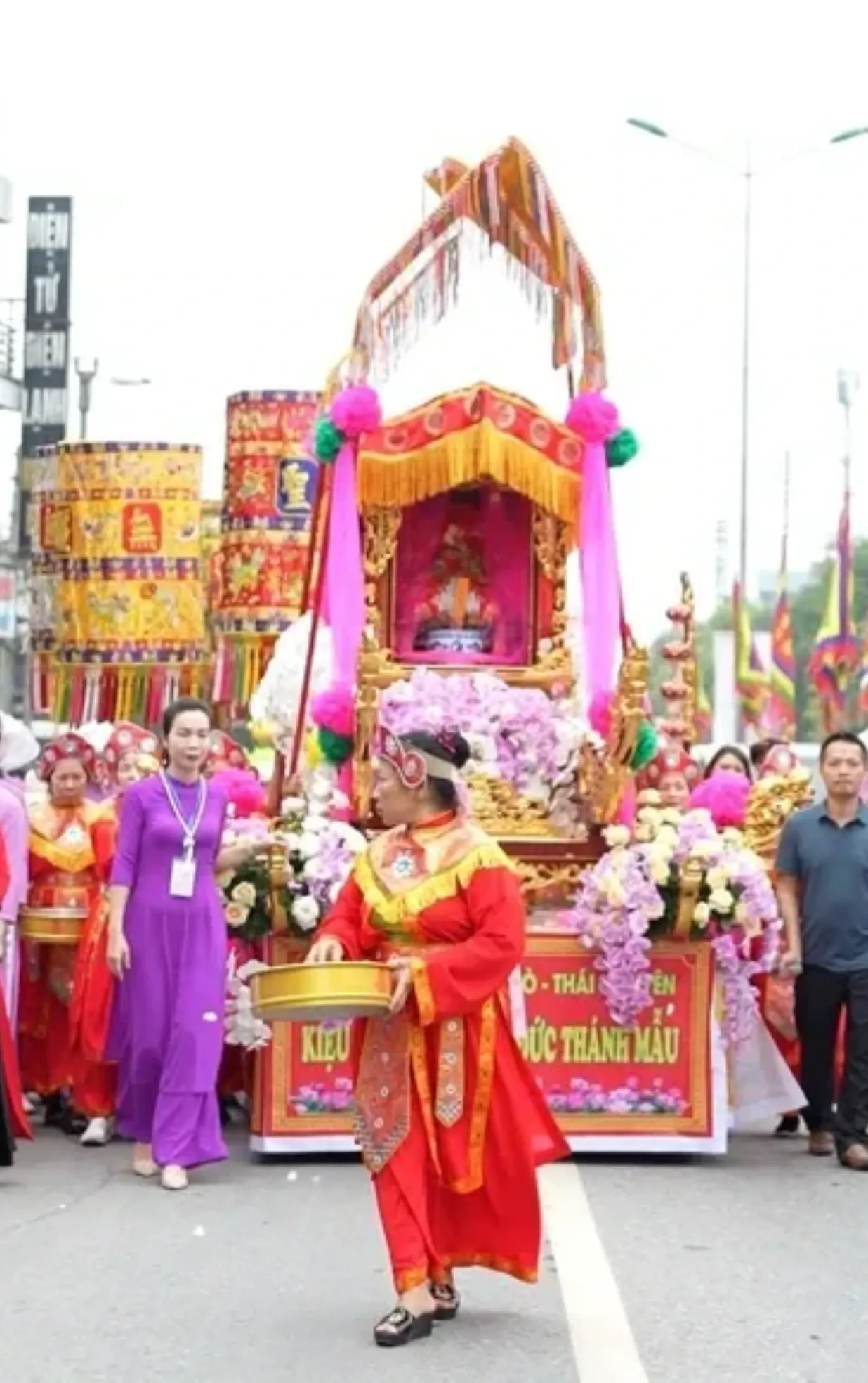 Lễ hội Đền mẫu Phố Cò
