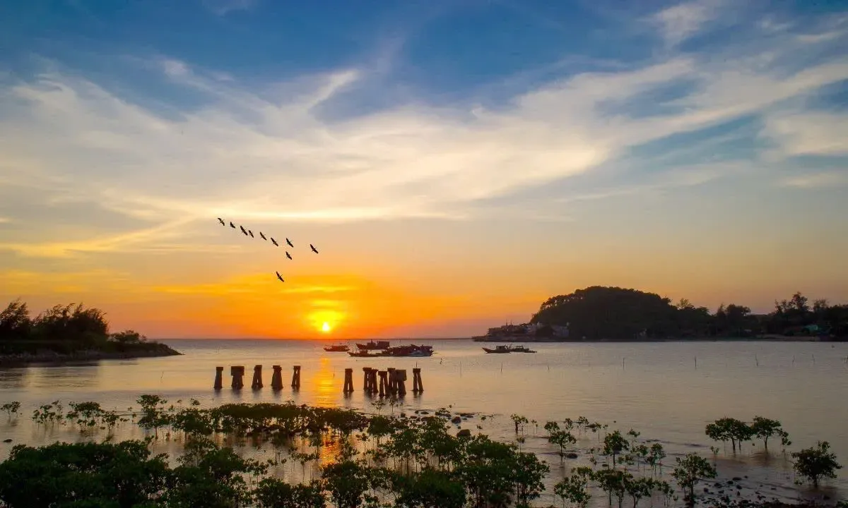 Bến Tàu Không Số K15 (điểm Đầu Đường Hồ Chí Minh Trên Biển)