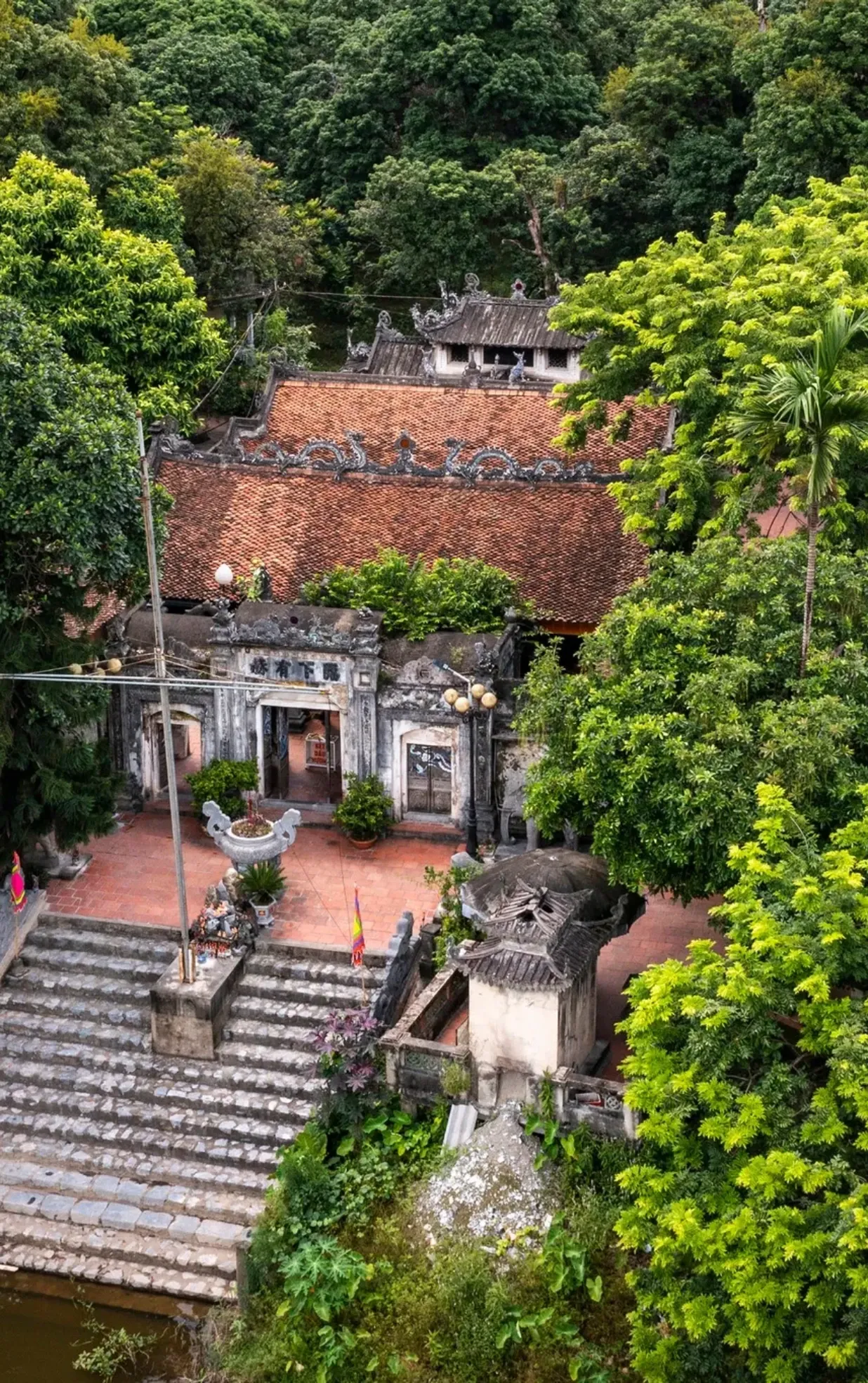 Đền Hữu Vĩnh (Đức Thánh Cả)