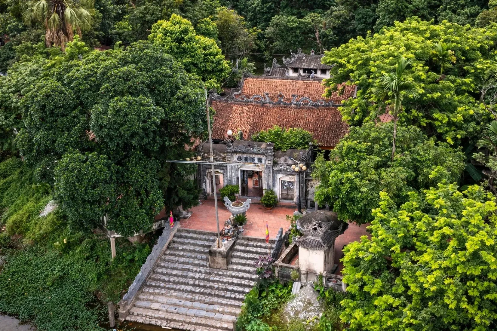 Đền Hữu Vĩnh (Đức Thánh Cả)