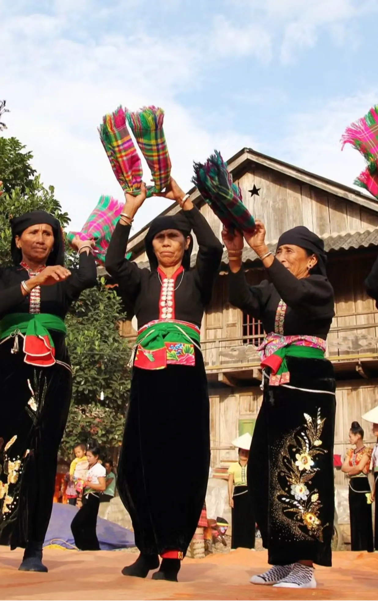 Lễ hội Mìn Loóng Phạt dân tộc Cống