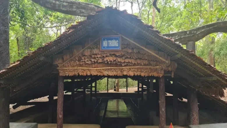 Căn Cứ Tà Thiết 