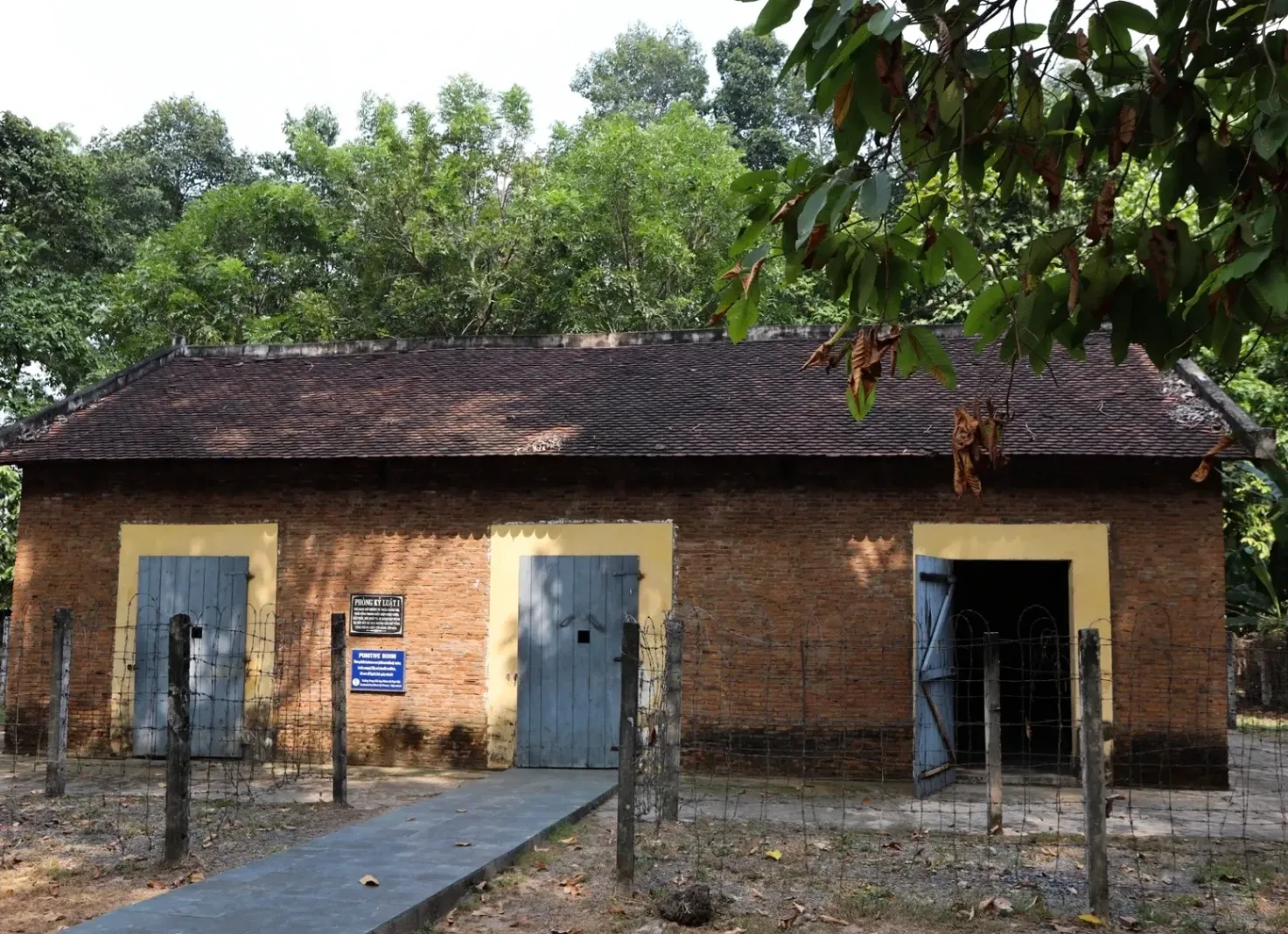Nhà Tù Phú Lợi