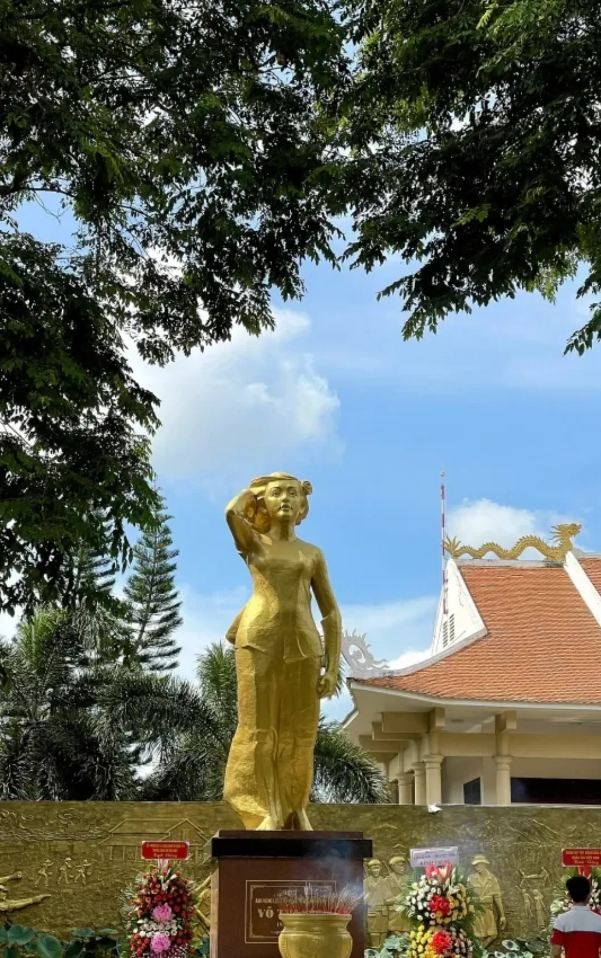 Nhà Lưu Niệm Và Tượng Đài Anh Hùng Võ Thị Sáu