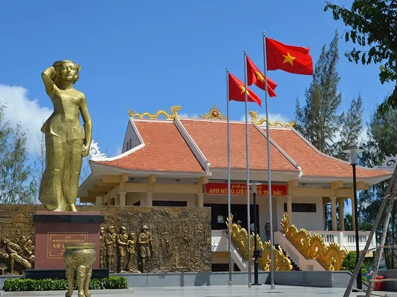 Nhà Lưu Niệm Và Tượng Đài Anh Hùng Võ Thị Sáu