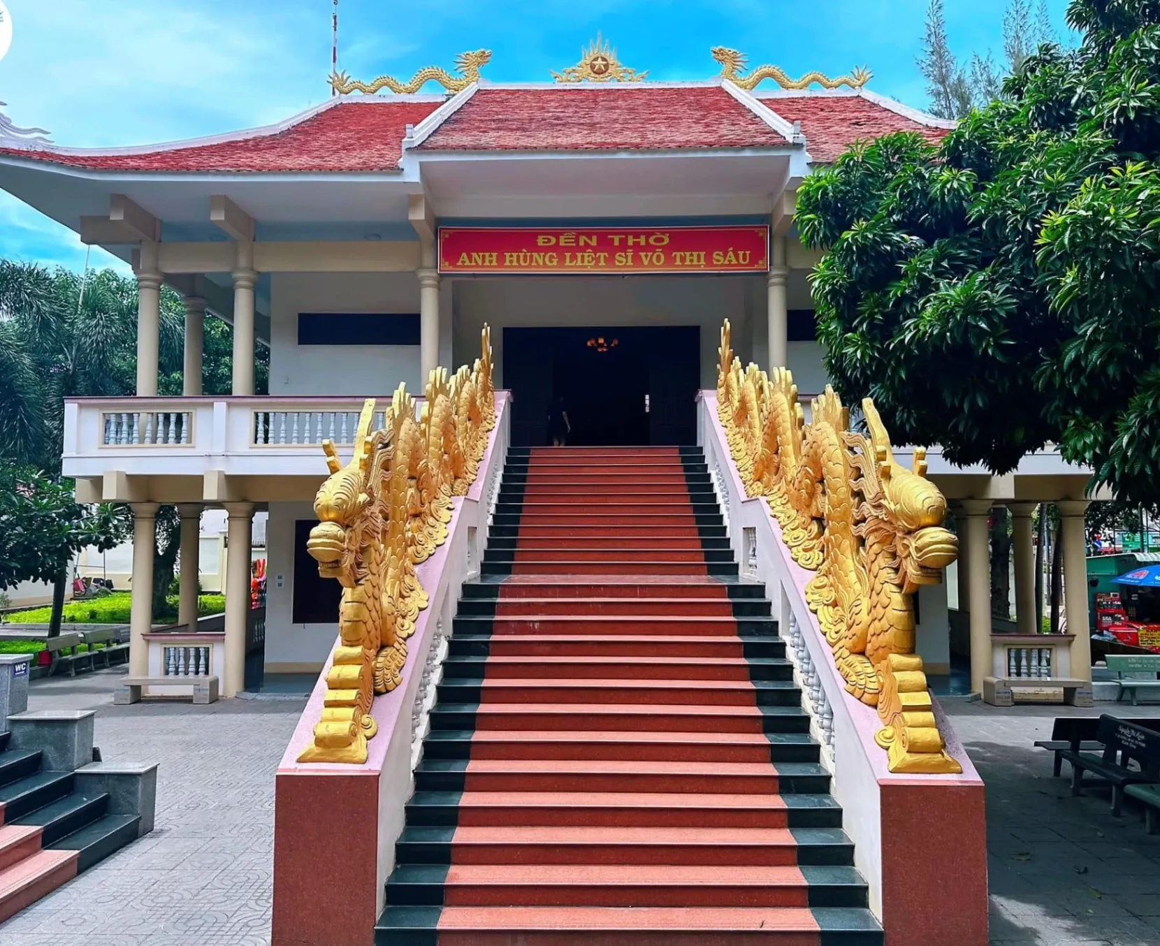 Tổng quan Nhà Lưu Niệm Và Tượng Đài Anh Hùng Võ Thị Sáu