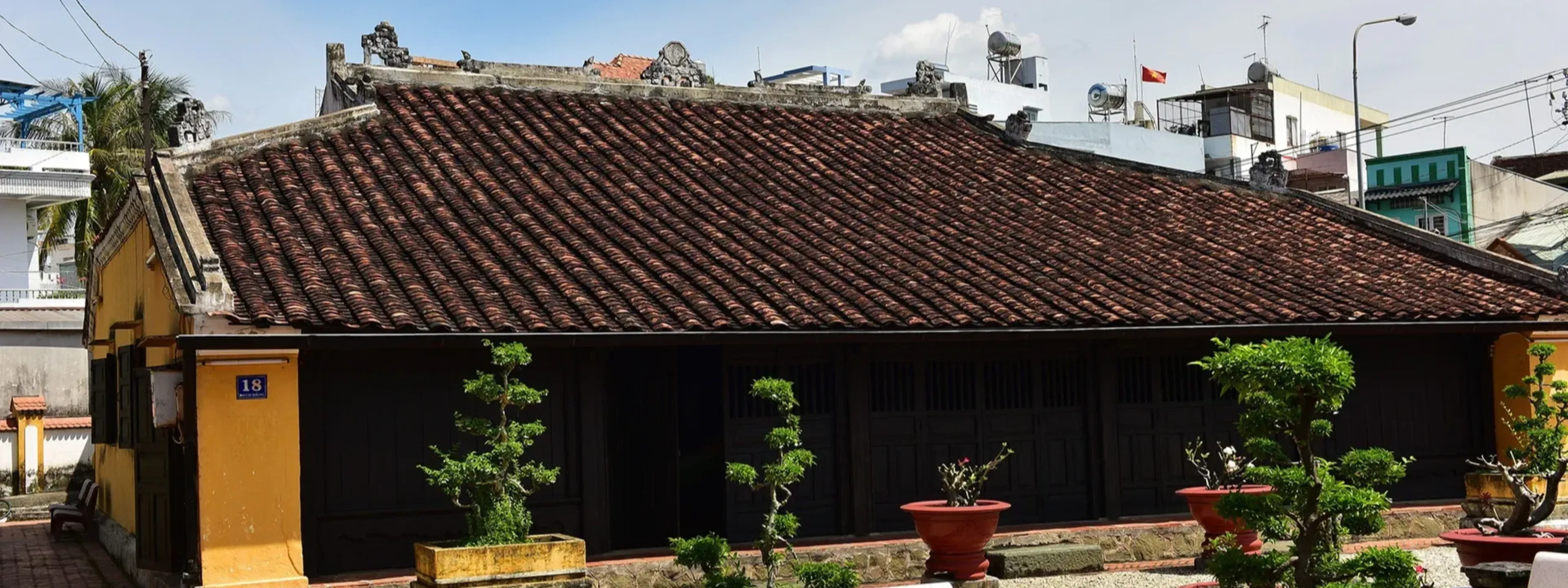 Nhà Cổ Trần Công Vàng