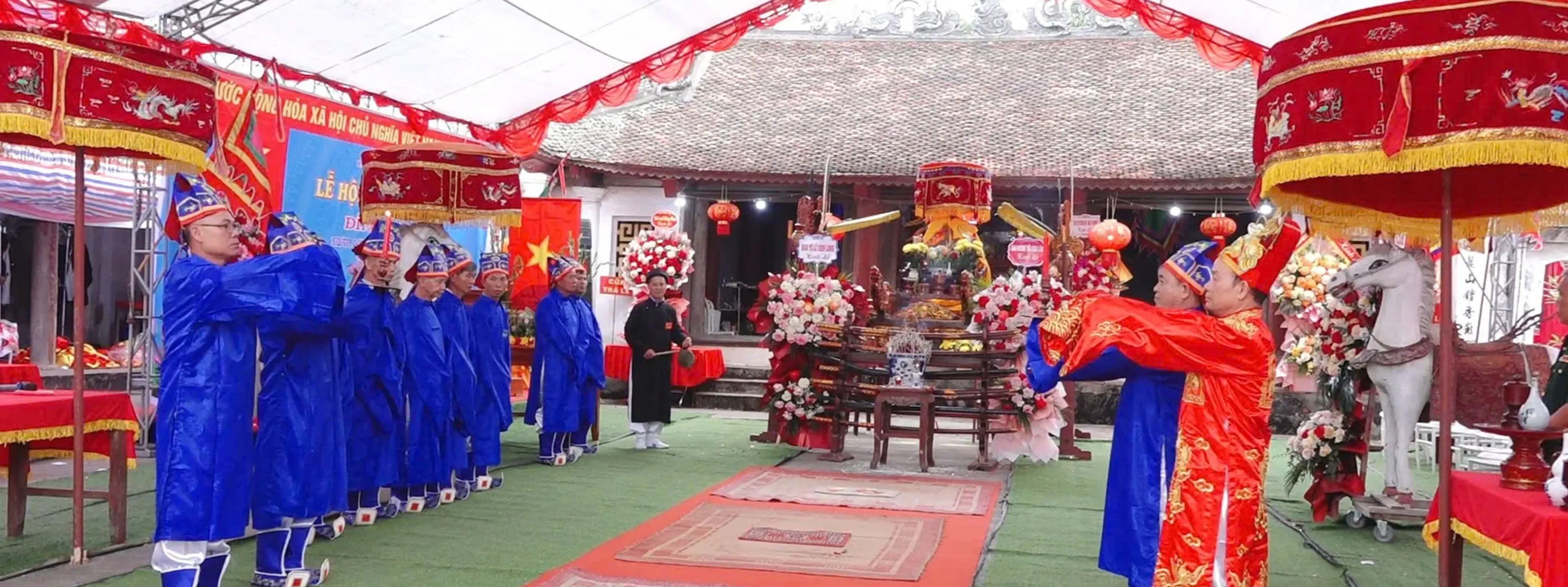 Hội đình ở làng Tri Lai