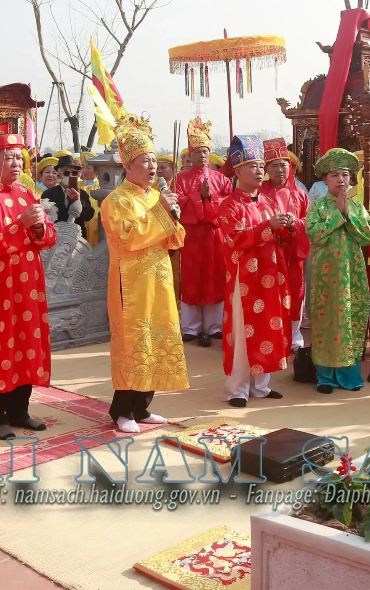 Lễ hội đền Long Động ( Lễ hội đền thờ Lưỡng Quốc Trạng nguyên Mạc Đĩnh Chi)