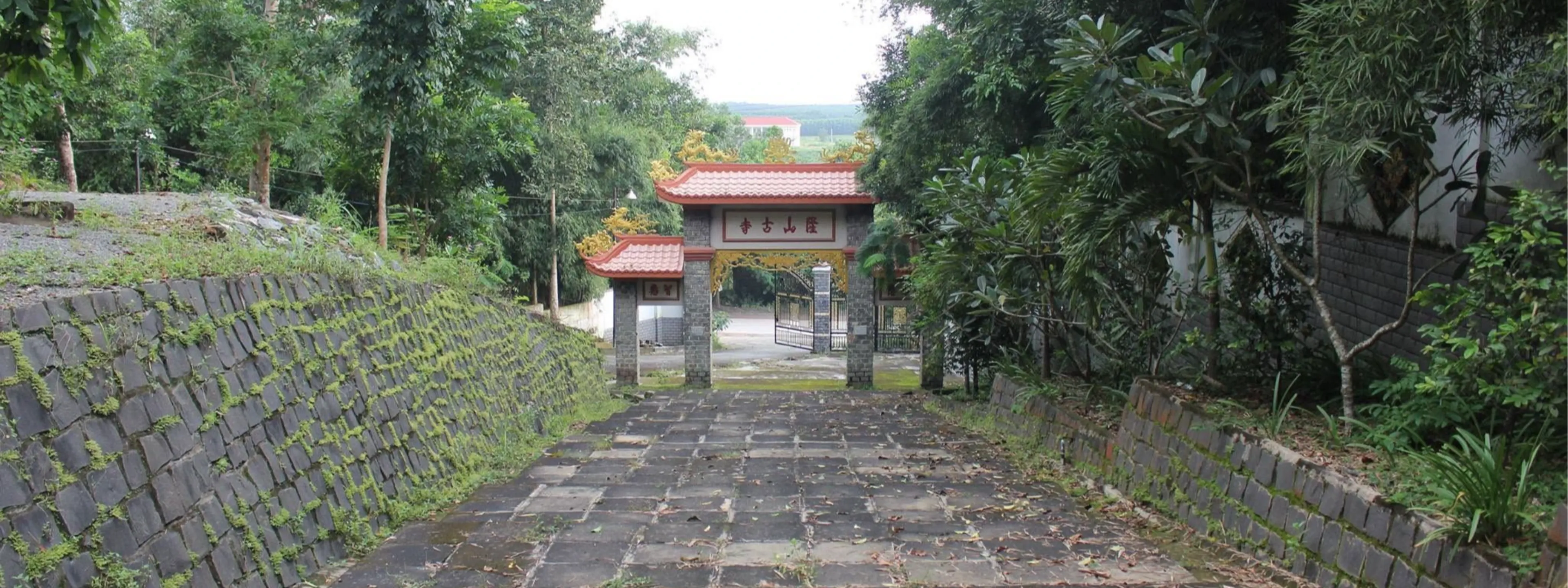 Di Tích Khảo Cổ Học Dốc Chùa