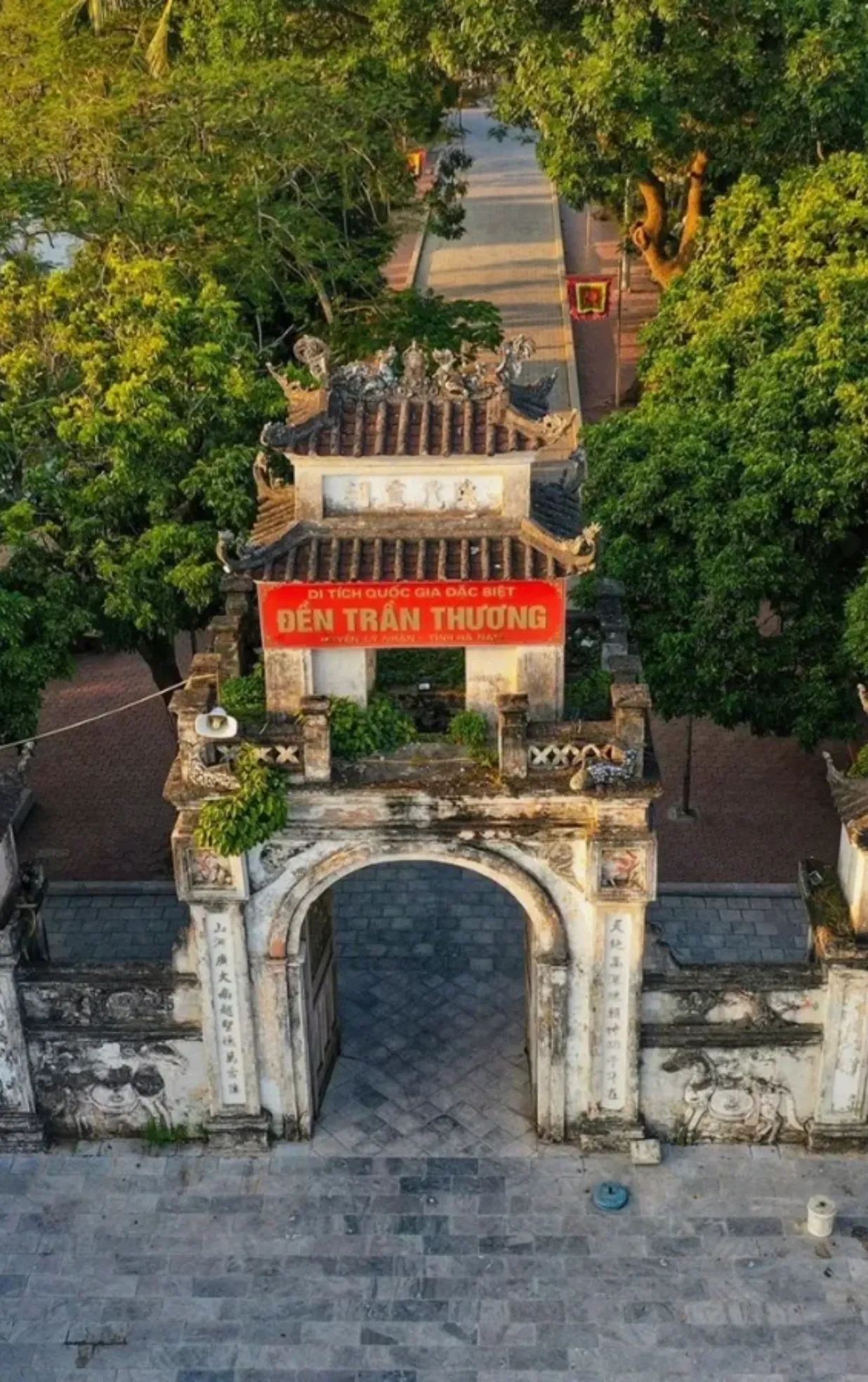 Đền Trần Thương